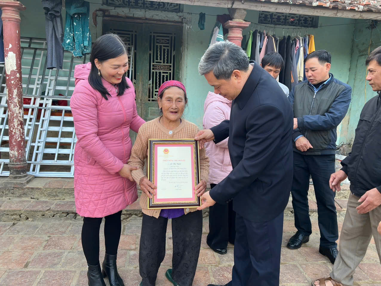 Anh-tin-bai